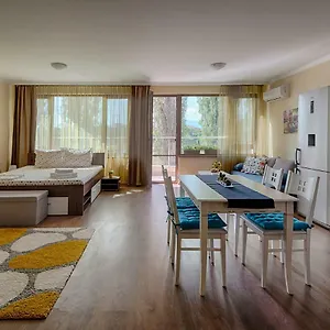 riverside-apartments-with-free-parking.plovdiv-hotels.com/